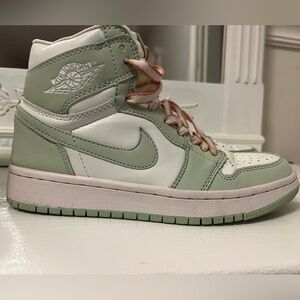 Nike High tops 
Size 6.5 
Excellent gently worn condition